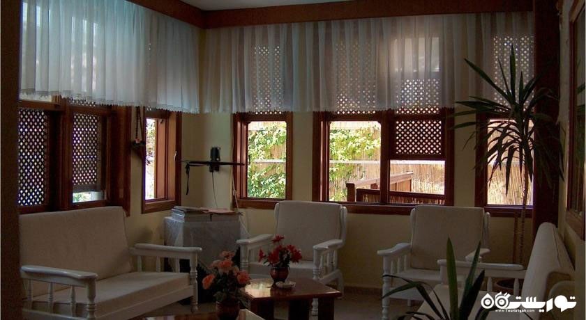 فضای نشیمن لابی هتل ماه پر